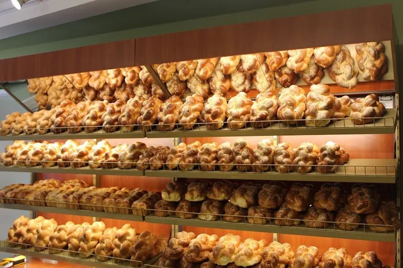 Haymishe Bakery, North York