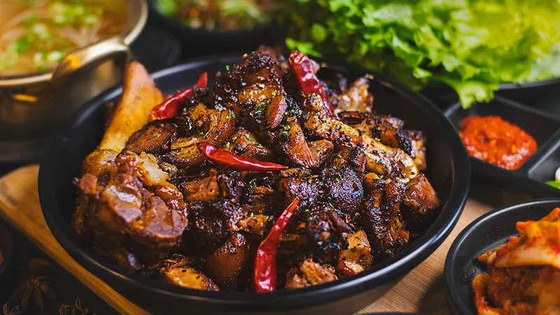 Hanyang Jokbal braised pig trotters and bossam