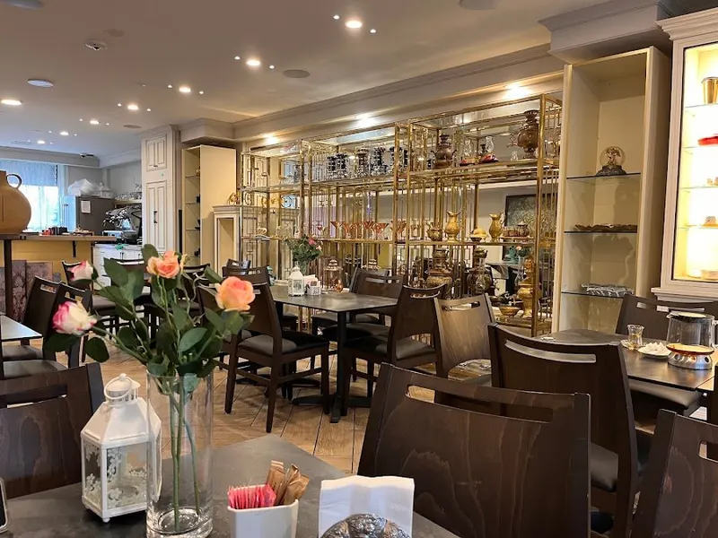Papa Cafe & Pastry, North York